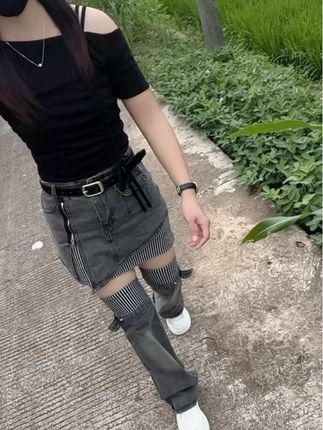 曾经那个傲气从不低头的女孩,最终成了一个沉默不语的人,没有很懂事,只是很能忍,如果有幸被人看穿我的脆弱,我一定好好撒个娇。可是有些事有些人终究没了说的必要,细节和态度足以看清,伸手要的终究是施舍,主动给的才是偏爱 !#穿搭 #气质穿搭 #辣妹穿搭 #个性穿搭 #高级感穿搭 @抖音创作小助手 @抖加🔥上热门🔥dou+🔥热点宝
