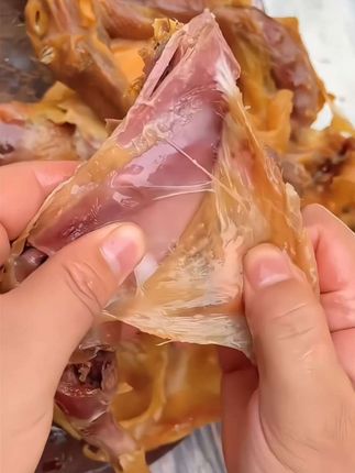 湖北特色风干鸡,肉质劲道有嚼劲,口感咸香,真的太好吃了#风干鸡 #地方特色美食 #好食材好味道 #家乡的味道 #你的秋日美食正在派送中