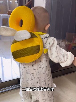 家有学坐学站宝宝的一定一定要给他备上这个#爱贝迪拉 的防摔枕,但凡防住一次都值了#防摔枕 #防摔帽 #宝宝摔倒