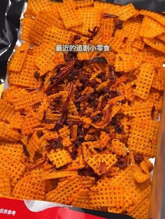 椒香浓郁,麻麻辣辣,又酥又脆的双椒锅巴,真的太好吃了!#追剧小零食 #好吃到停不下来 #双椒锅巴 #办公室零食