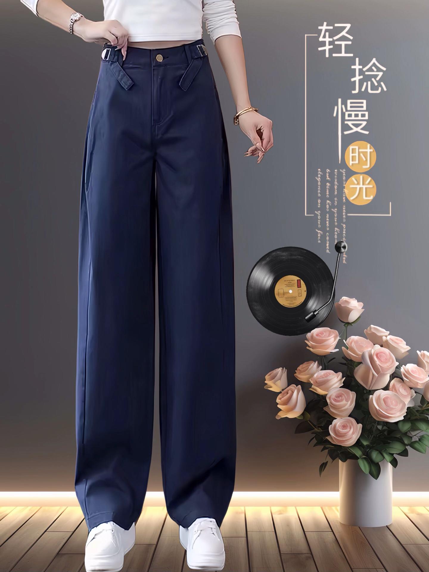 这款休闲裤是2025春秋新款复古休闲工装裤,这是一款非常适合女性穿着的裤子,具有显瘦、拖地等特点。 这款休闲裤非常适合日常穿着,无论是上班、约会还是休闲度假,都可以轻松搭配。它的高腰阔腿设计可以很好地修饰身材,让你看起来更加高挑迷人。#ootd穿搭 #强烈推荐 #百搭裤子 #显高显瘦显腿长 #谁穿谁好看