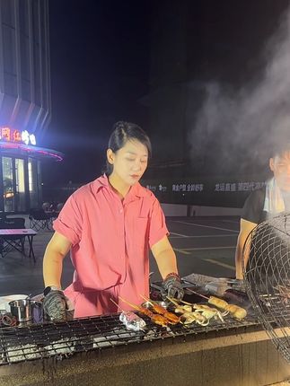 夏天不脱妆的小秘密,就算你烧烤天热防水防汗,老纪真心推荐这款升级款水散粉,你们用了吗?#水散粉 @大周(老纪娟子摄影师) @娟子来咯 @抖音小助手 @直播大讲堂