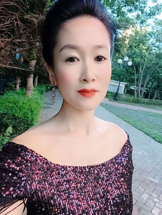 与凤凰同飞,必是俊鸟;与虎狼同行,必是猛兽!能走多远,看你与谁同行。和勤奋的人在一起,你不会懒惰;和积极的人在一起,你不会消沉。与智者同行,你会不同凡响;与高人为伍,你能登上巅峰。和什么样人在一起,就会有什么样的人生!#单亲妈妈 #正能量 #我要上热门🔥 @抖音创作小助手