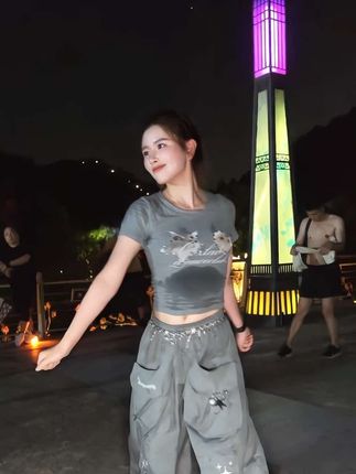 好听的歌不怕老 #广场舞 #跳舞小姐姐 #户外舞蹈