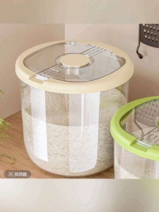 家里一定要备一个这样的#防虫米桶 它不仅防虫防潮,而且还是密封储存的,可以装很多面粉,再也不用担心生虫了。它的容量很大,足够一家人用好久,有了它,存面粉米粮也很方便#米桶防虫