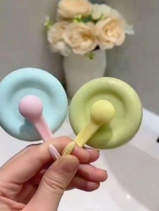 新款多巴胺吸盘挂钩!粘胶稳固承重强,挂衣挂毛巾超方便,浴室卫生间墙上都能贴,无痕不伤墙面,颜值与实力并存#家用挂钩#厨房挂钩神器#墙上挂钩#吸盘挂钩