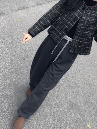 虚伪的人用嘴,真诚的用心,人只有在遇到事时,才知道身边的人,是狼还是羊,心知肚明的事不必言说,言不由衷的人也不要揭穿他,不要逼迫别人说真话,沉默就是态度,行为就是答案!#穿搭#秋冬搭配