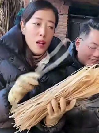 红薯粉条,咱家乡的特产,粉条不坨不糊锅,劲道好吃#太好吃了 #红薯粉条