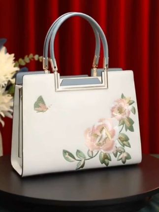 女包轻奢品牌牡丹蝶蕊今年流行包国潮女士新款刺绣大包送妈妈礼物#百搭包包 #潮流女包 #手提包 #女友礼物 #新款包包