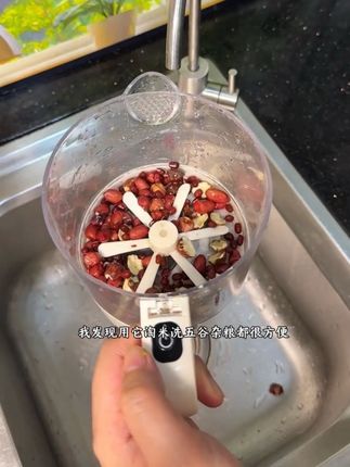 这个多功能搅拌杯真的太好用了!无论是打发蛋液还是淘米,搅拌面粉、咖啡都超好用!#搅拌杯 #厨房好物分享 #懒人必备