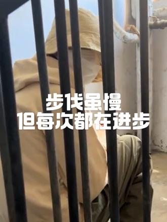 治疗归来,强忍着不适感,步步向上,小小的身影,自带光芒✨!#抗癌日记 #萱萱 #正能量 #母女