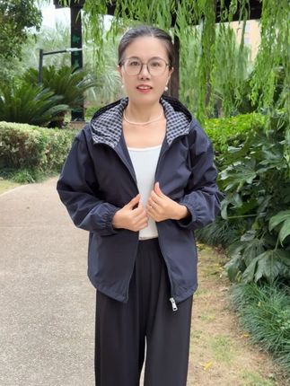 蓝色纯色外套,get到的家人可以冲!#时尚妈妈精选 #中老年穿搭 #精选妈妈装