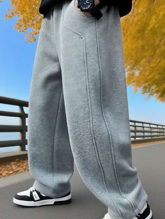 🔥2025男童冬裤天花板!韩系潮娃暖到开春 1. 保暖力拉满:三层复合面料+高密度奥粒绒内里,-10℃户外撒欢也不冻腿,像随身带暖宝宝。 2. 潮酷不臃肿:韩版宽松剪裁,藏肉显瘦还利落,膝盖绗缝设计耐造又洋气,校园街头都吸睛。 3. 细节超贴心:高弹松紧腰不勒肚,加深口袋能装小物件,机洗多次绒面依旧蓬松,宝妈省心。   #男童冬装爆款 #中大童加绒裤 #韩系儿童穿搭 #冬季保暖裤 #童装好物推荐