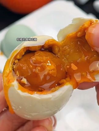以前的蛋白吃了!这才是咸鸭蛋天花板!#咸鸭蛋 #流油海鸭蛋 #妈呀太香了