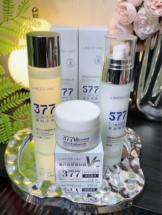 姐妹们想要素颜美美的试试 这个#377美白淡斑水乳 用着不错,早晚护肤用它 皮肤状态 真的爱了#去黄提亮 #美白淡斑提亮肤色 #好皮肤养出来 #护肤好物