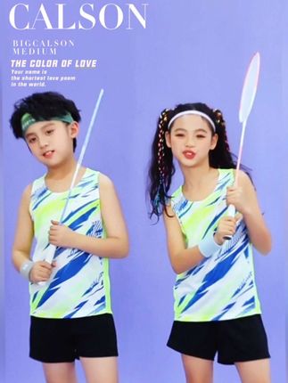 这套儿童田径服套装是专门为小学体育生们设计的训练服,也是孩子们跑步比赛的定制款。它不仅穿着舒适透气,而且还能很好的展现孩子们朝气蓬勃的精神面貌,让他们在运动场上尽情挥洒汗水,展现自我风采。如果你家也有爱运动的小宝贝,那就赶紧给它准备一套吧!#运动穿搭 #高品质童装 #夏季穿搭 #ootd穿搭 #男女同款