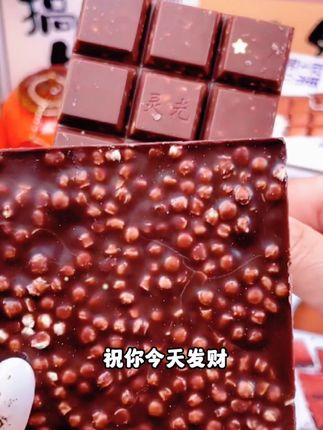 怡口莲太妃糖流心夹心巧克力 巧克力脑袋巨爱的怡口莲!焦香浓郁的还有巧克力夹心真的太好吃了!#怡口莲#太妃糖#糖果#超便宜超划算 #巧克力