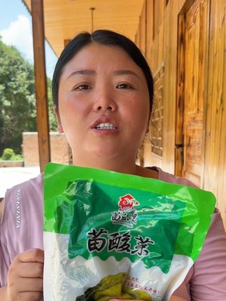 酸菜还是我们贵州的好吃,又脆 酸味还正,吃起来太下饭了#农村生活 #夫妻日常 #酸菜 #好物推荐🔥 #热门