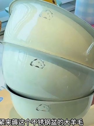 奶油风的不锈钢盆三件套颜值真的很高,钢琴烤漆的工艺非常有质感,还能洗菜备菜真的超实用#盆#和面盆#洗菜盆