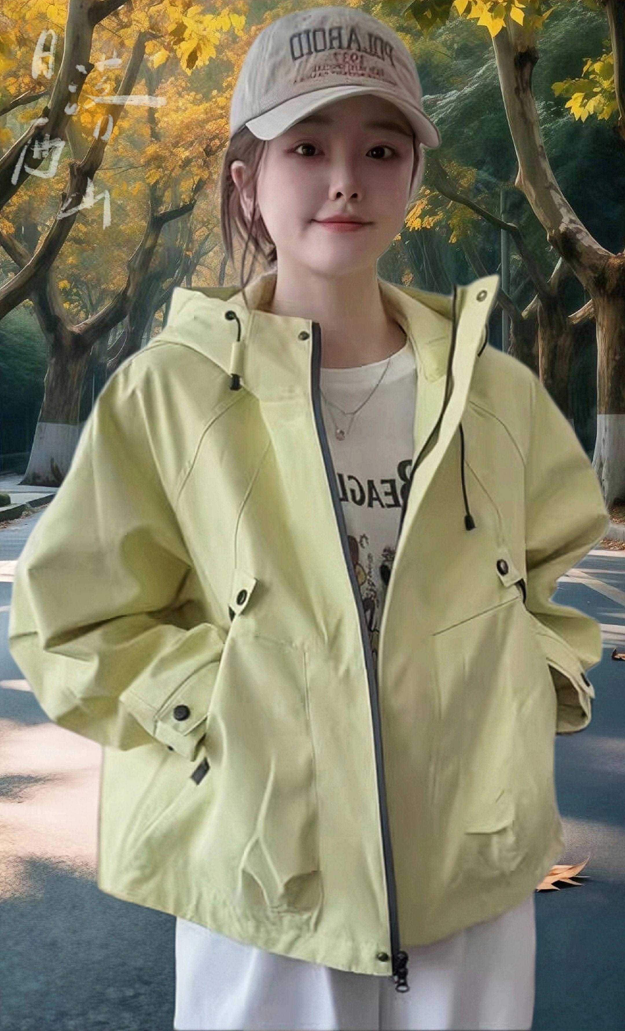 我的新宠——时尚冲锋衣外套。两个颜色都好看,浅黄色洋气减龄,又衬肤色,黑色经典百搭#冲锋衣 #春秋穿搭 #酷女孩穿搭 #新款外套 #ootd穿搭 @DOU+小助手 @DOU+上热门