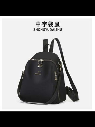 女神不一定要穿的多高贵,但你一定要有一款气质包包#袋鼠双肩包 #百搭包包 #潮包 #女神节 #美包分享