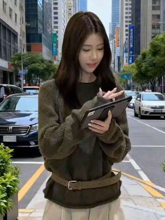 早秋慵懒风通勤套头毛衣穿搭韩系宽松显瘦休闲五分中裤#慵懒风穿搭#套头毛衣 #韩系宽松套装