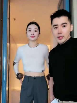 #好身材好气质 #裤子 #杨圣坤 #强烈推荐杨圣坤2025新品羊毛混纺简约通勤高腰直筒显瘦休闲裤女