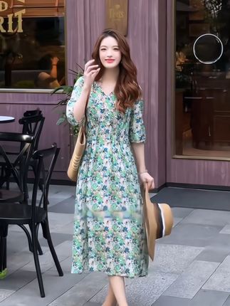 多巴胺风法式时尚碎花连衣裙:/ 女2025新款爆款长裙宽松遮屁股裙子女#气质仙女裙穿搭 #气质连衣裙 #时尚气质穿搭 #遮肉显瘦遮肉减龄 #显瘦显高显气质