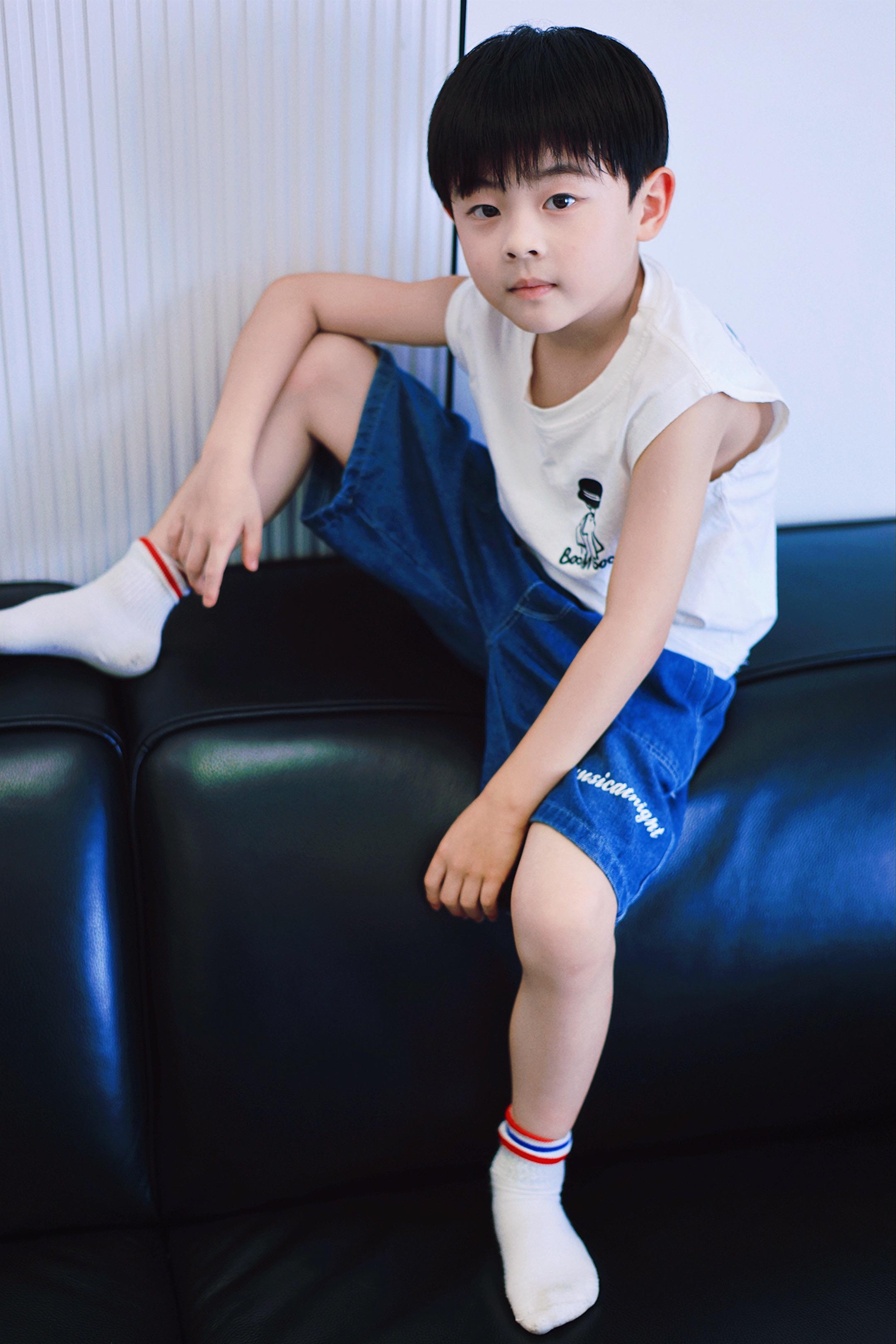也许童年最开心的时候就是和好朋友一起玩耍。#骗你生儿子 #记录你的点点滴滴 #童装穿搭 #童年伙伴一起长大 #真实生活分享计划