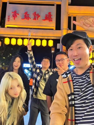年輕只有一次😜~#櫻花樹下的約定 @Los🇦🇷 @微微💍(无敌幸运星版) @池山月🌙(螺蛳粉榴莲腌入味版) @宇智波卡卡熙 @不爱吃胡萝卜的T先生(发奋图强版) @Terleno🌙(Peaceful版) #旅行随拍