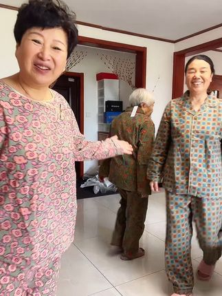 家居服套装全棉的,不起球不缩水,不变形不退去,适合各种年龄段人群,从110斤可以穿到200斤,秋冬春三个季节都可以穿,趁现在价格便宜赶紧入手#家居服套装 #经济实惠价格不贵 #谁穿谁好看