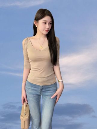v领莱赛尔露肩设计感修身上衣2025新款夏季中袖t恤女#夏季新款 #显瘦遮肉 #穿出高级感 #品质女装 #服装店日常