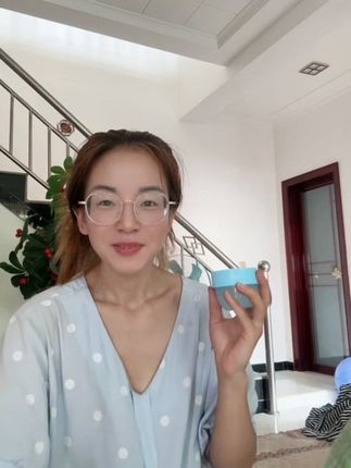 夏天宝宝脸晒得通红,或者在空调房待久了皮肤干燥都可以用#百草妈咪冰沙霜