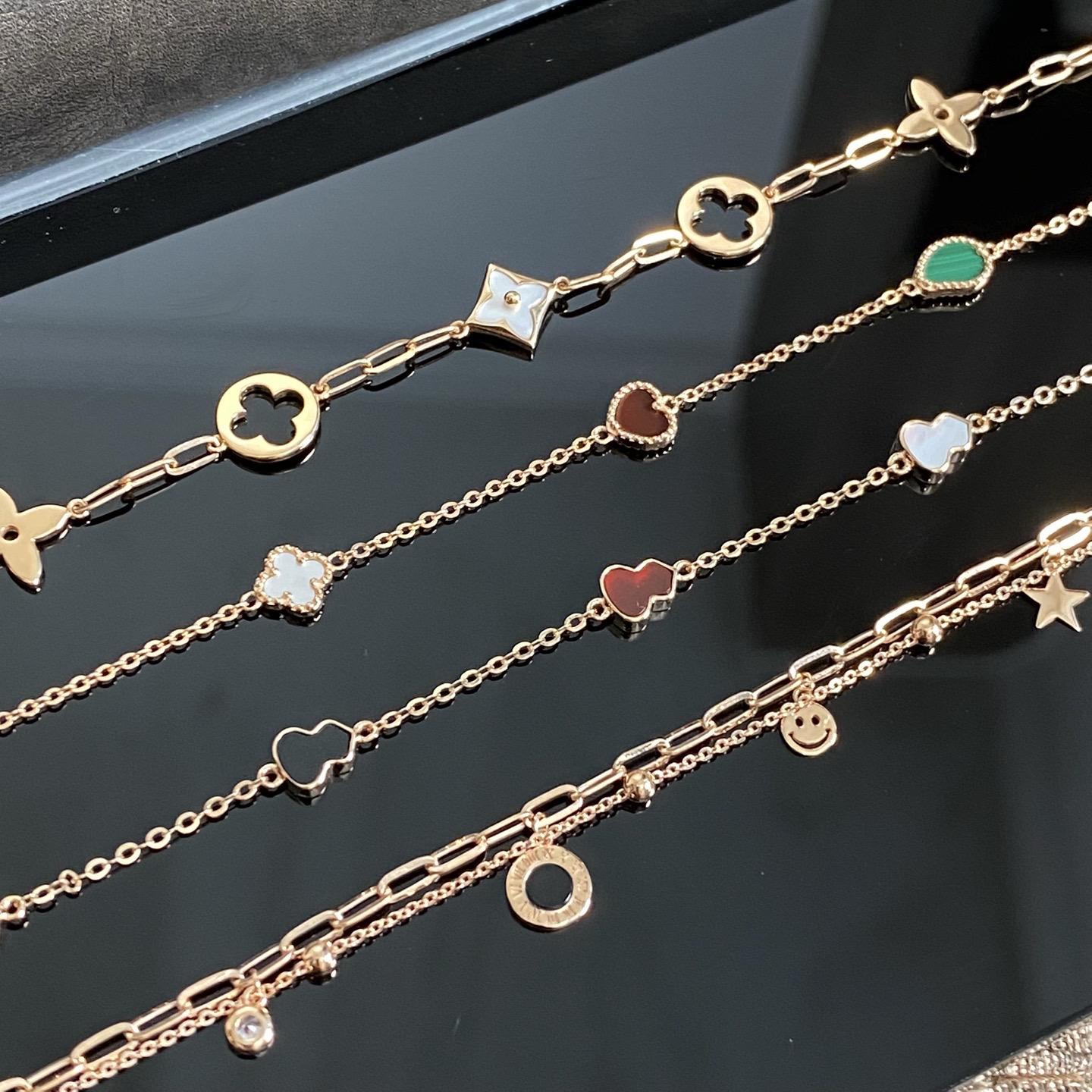 双十一购物狂欢节。姐妹 双十一孤品放漏(太划算啦),新品上新(太漂亮啦)。 直播间好价等你#开播预告 #抖音商城百亿补贴 #潮豫珠宝#耳饰搭配