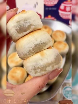 爱吃绿豆饼的一定要冲啊!香甜不齁酥酥软软!真的一口沦陷#绿豆饼 #红豆饼 #软糯香甜 #零食推荐