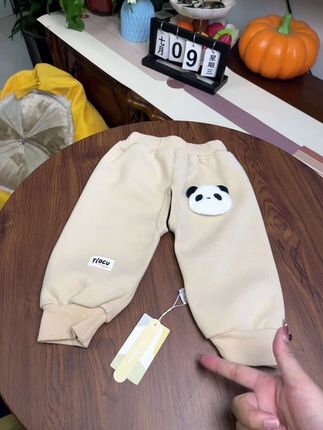 姐妹们夏天这种可以外穿的开档裤可以准备上,想戒尿不湿或者屁屁透透气,面料柔软又透气,真的太舒服太凉快了!质量嘎嘎好~#开档裤 #高品质童装#面料柔软舒适透气 #戒尿不湿 #母婴好物