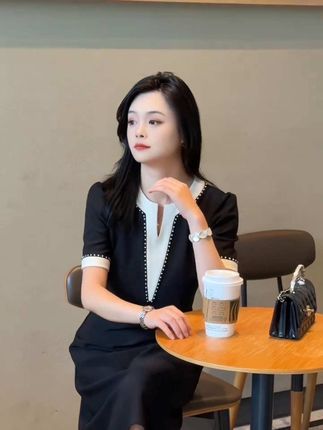 夏季新款时尚优雅拼色钉珠显瘦气质连衣裙 #减龄显瘦穿搭 #优雅气质 #时尚连衣裙 #毫不费力地打开初秋穿搭 #高级感穿搭