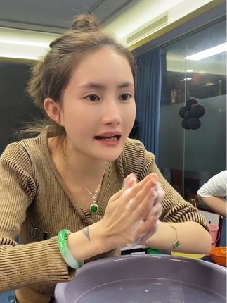完美缇娜洗面奶,升级氨基酸料体,大容量,泡沫丰富,不辣眼睛,不刺激,水润净澈肌肤,灰尘油脂通通洗干净#洗面奶 #氨基酸洗面奶