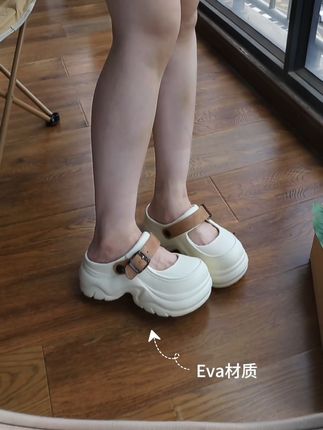 复古玛丽苏遇上洞洞鞋!甜妹出街回头率爆满,舒适到不想脱下来了!#玛丽珍洞洞鞋女 #防滑耐磨拖鞋
