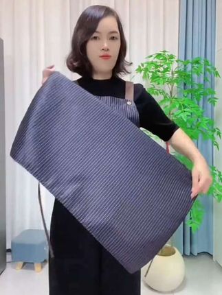 【加长防水围裙无袖网红成人罩衣防油时尚上班男女工作服超长女款】#加长款防水围裙#可调节背带款,防水围裙#防水防油,耐脏耐磨。好打理#加大口袋#简约大气,方便实用,质量好。 #加长款防水围裙