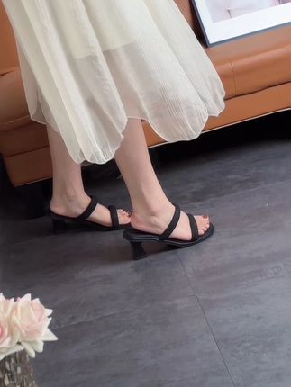 很休闲百搭#穿出高级感 #夏天该有的样子 #高跟女鞋 #夏季凉鞋 #甜美女士凉鞋