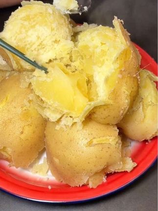 甘肃黄皮黄心#土豆 自然生长#饱满圆润 现挖现卖#口感软糯 多种吃法#营养丰富 #快来一起尝个鲜