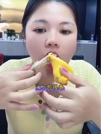 不是吃鸡,就是在吃鸡的路上,这个盐焗鸡翅真的很好吃,很香很入味,越嚼越香#妈呀太香了 #盐焗鸡翅 #好吃到停不下来