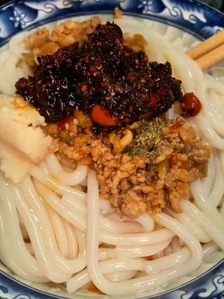 妈呀太香了这米粉越吃越想吃。左下角小黄车直接购买。#无辣不欢 #舌尖上的味道 #米粉 #妈呀太香了 #地方特色美食