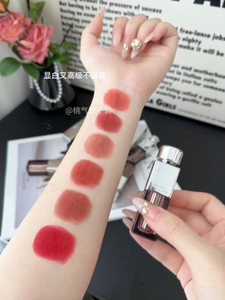 涂完三分钟就能吃东西还不沾杯的唇釉你见过吗?!!每一支的颜色都超级显白显气质!!#唇釉 #不沾杯唇釉 #口红 #平价彩妆 #学生党平价彩妆推荐
