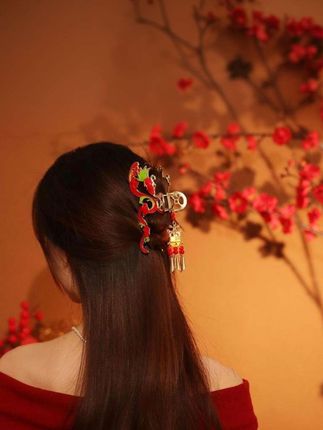 #发饰 马上就是蛇年的第一个中秋了,好男人都会给老婆安排这个,只愿她灯火长明、喜乐长安 #头饰 #中秋礼物 #送女生礼物 #发饰发夹@巨量千川 @DOU+小助手