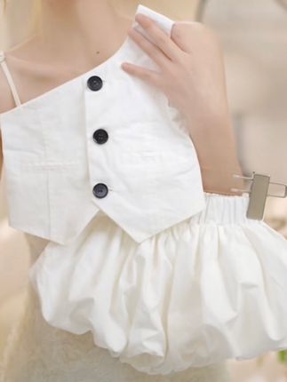 女童套装夏季新款儿童洋气韩版斜肩钮扣背心花苞短裤两件套#夏季套装 #夏季穿搭 #穿搭 #女童穿搭 #显高显瘦