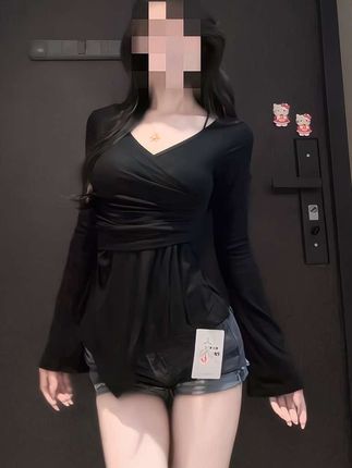 超级显身材的打底衫#今日分享#上衣推荐#黑色上衣女#辣妺穿搭