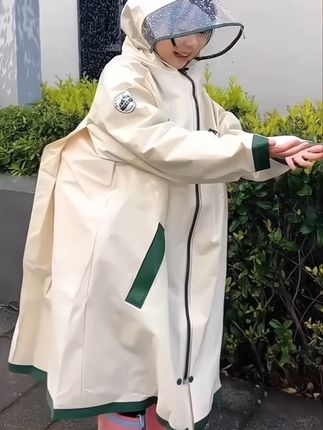 孩子上学,学校不允许用伞,这种加大加厚的#儿童雨衣 ,更好用!#雨衣 #学生必备 #下雨天安全第一 #雨衣推荐