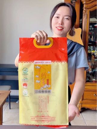 好米推荐~正宗台山丝苗米!全家都爱吃,朋友也反复回购。开袋米香浓,煮后满室飘香,米粒修长饱满,10斤真空锁鲜。广东煲仔饭首选,家常宴请都给力,无限复购率,尝了不会失望的!不可错过的好米!#丝苗米 #台山大米 #优质农产品 #妈呀太香了 #大米